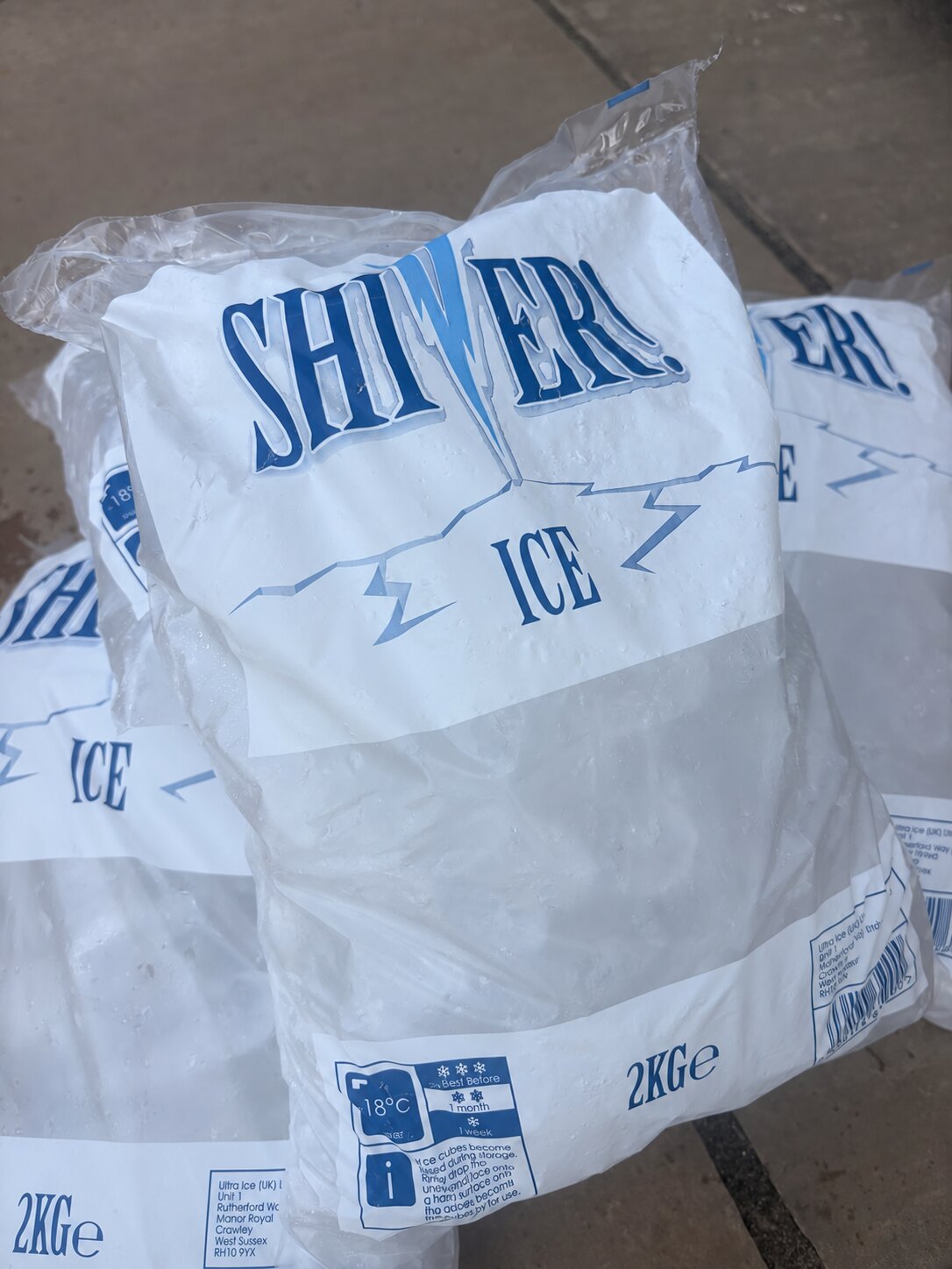 Six 2kg bags of cubed ice supplied together