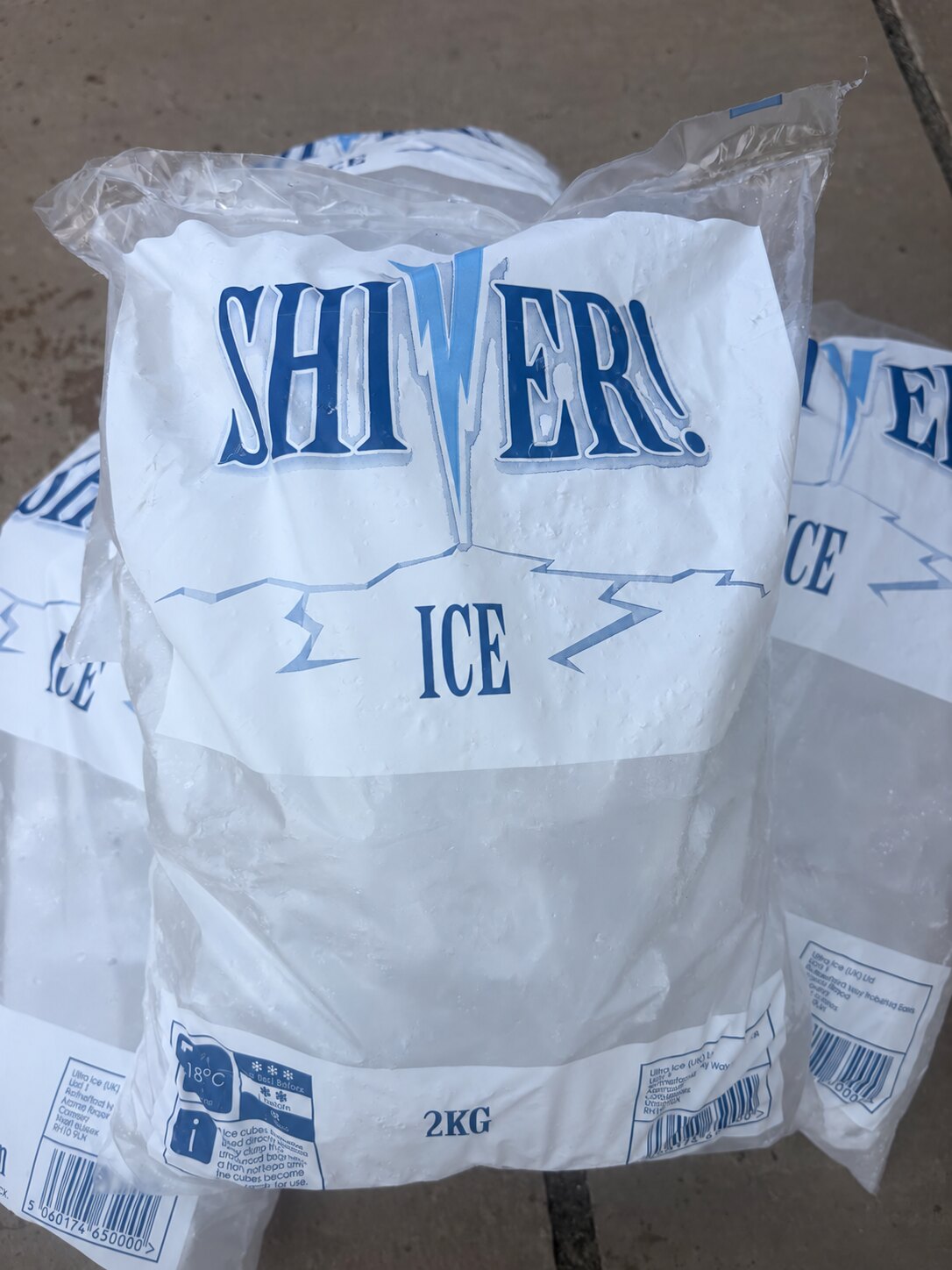 Six 2kg bags of cubed ice supplied together